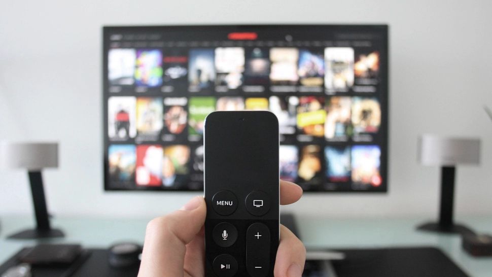 Televizorul smart, „atracție” pentru infractorii cibernetici. Foto/Profimedia