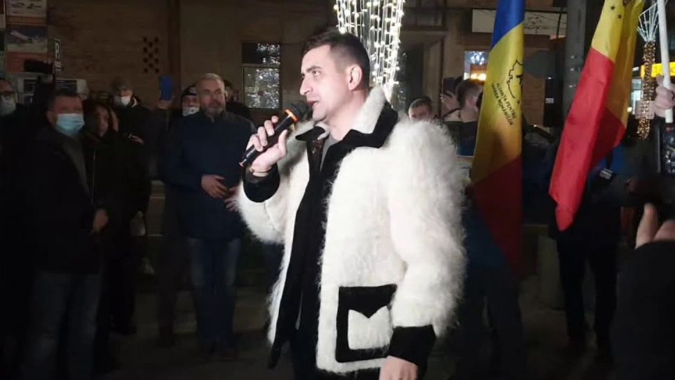 George Simion, cu capra la colindat
