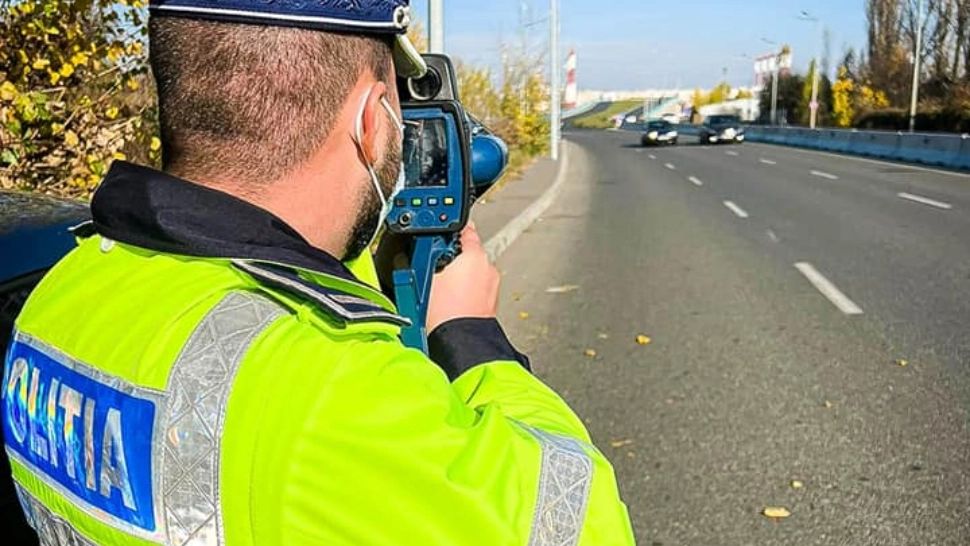 Noi reguli în trafic: polițiștii nu vor mai putea să stea la pândă cu radarul