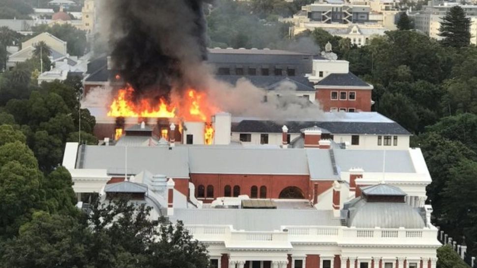 Parlamentul Africii de Sud, din nou în FLĂCĂRI - Cum a reizbucnit incendiul în ultimele ore | VIDEO