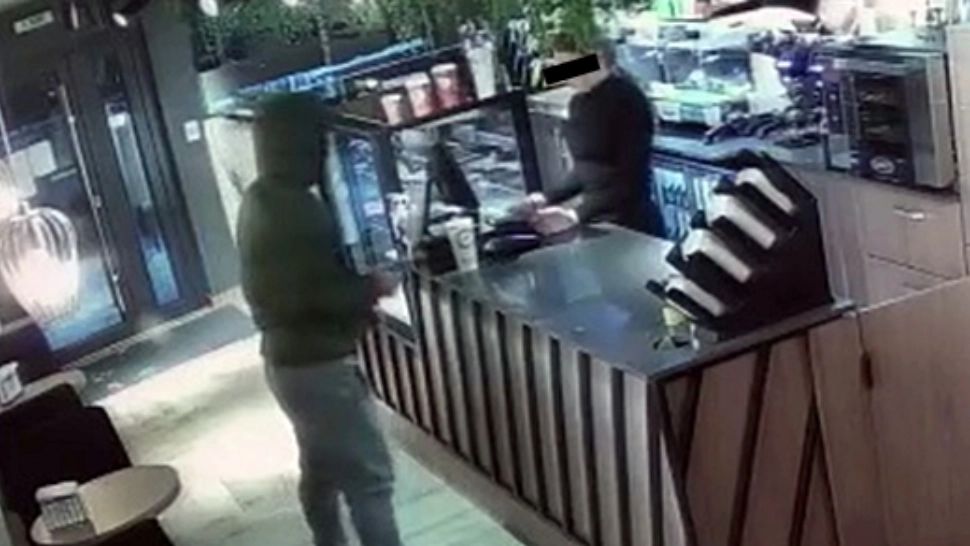 Jaf tras la indigo după cazul din Sibiu. Trei bărbați cu cagule au intrat în magazinul unui afacerist