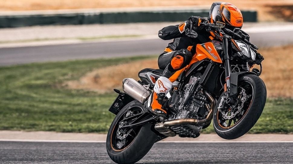 Motociclist înregistrat de radar conducând cu 199 de kilometri pe oră, cu 109 kilometri peste viteza legală 