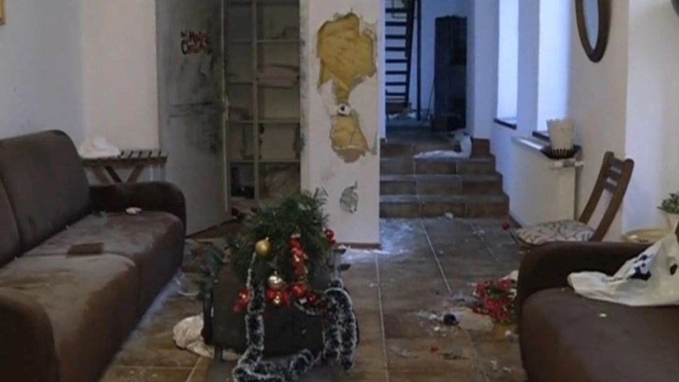 Primele imagini cu tinerii care au devastat pensiunea închiriată de Revelion
