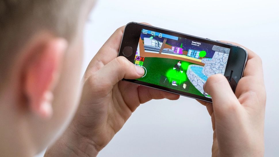 Tot mai mulți copii sunt dependenți de jocuri. Foto/Profimedia