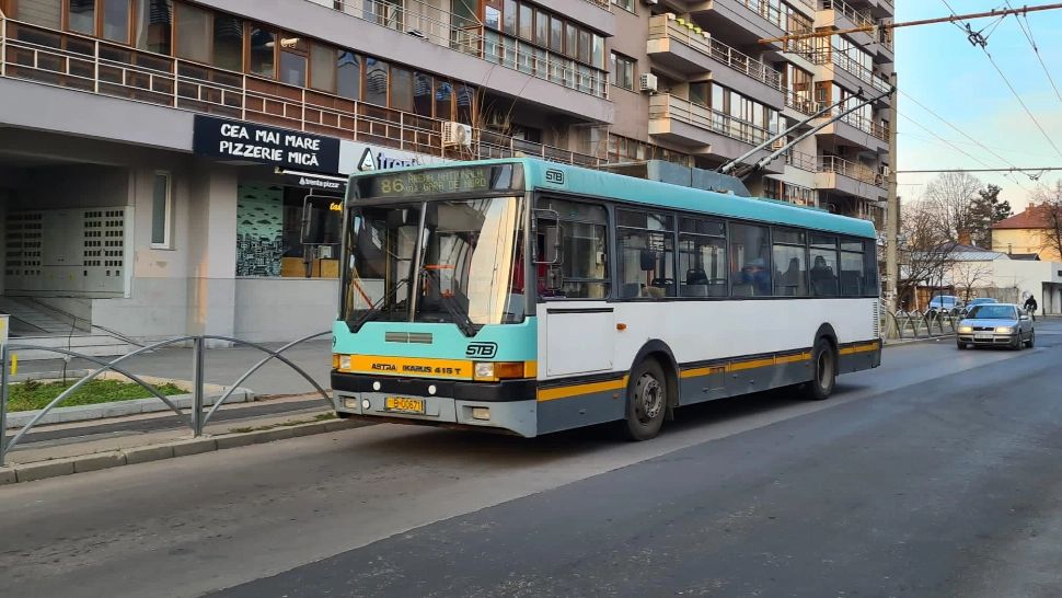 Troleibuz STB / Facebook Nicușor Dan