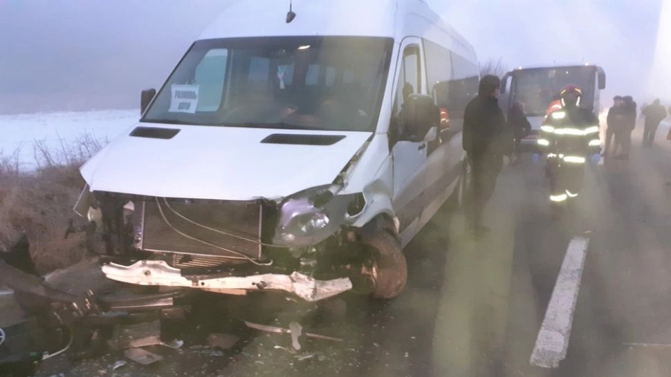 Microbuz școlar implicat într-un accident, în jud. Cluj