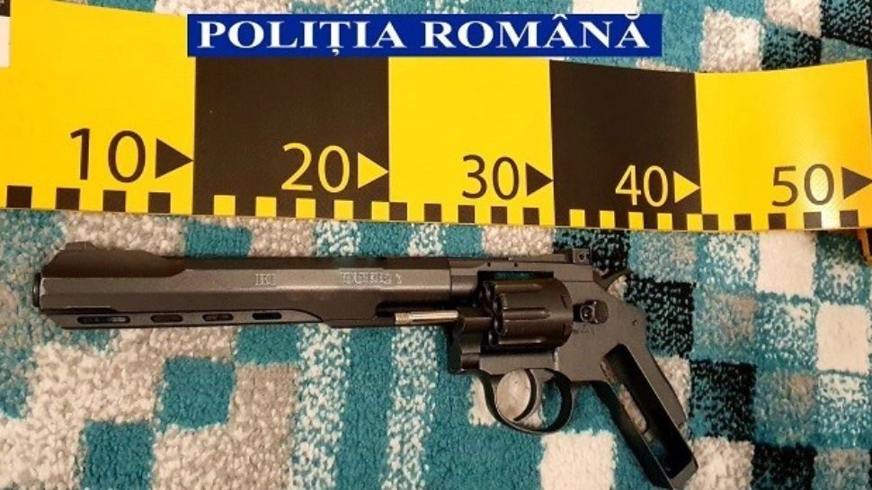 Pistol 