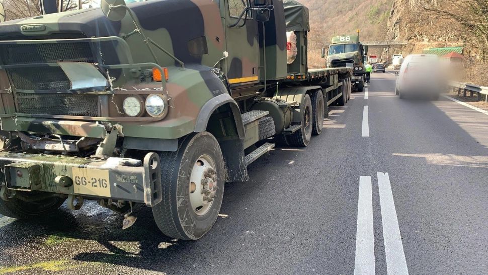 Autovehicule militare NATO, implicate într-un accident/ Arhivă foto