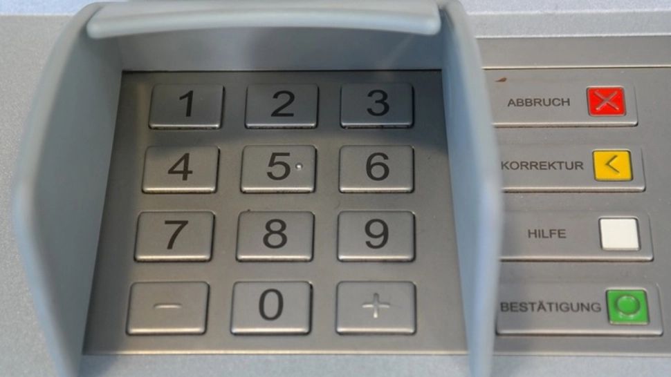 De ce trebuie să verifici atent tasta 5 de la bancomat când scoţi banii