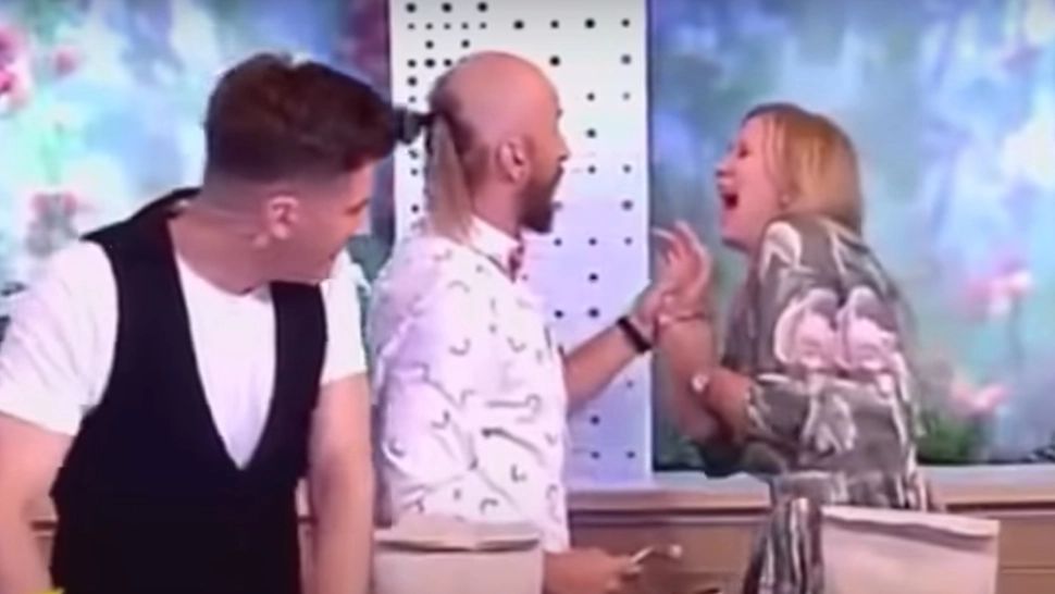 VIDEO Accident șocant în DIRECT la TV. Prezentatoarea a ajuns direct la SPITAL