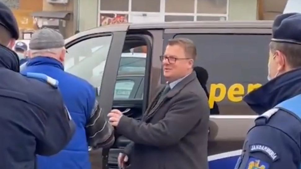 Deputat AUR, alungat de la protestul din Cugir! 