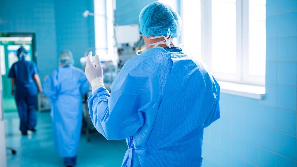 Tumoră extirpată cu succes la un bebeluș de 49 de zile. Foto/Profimedia