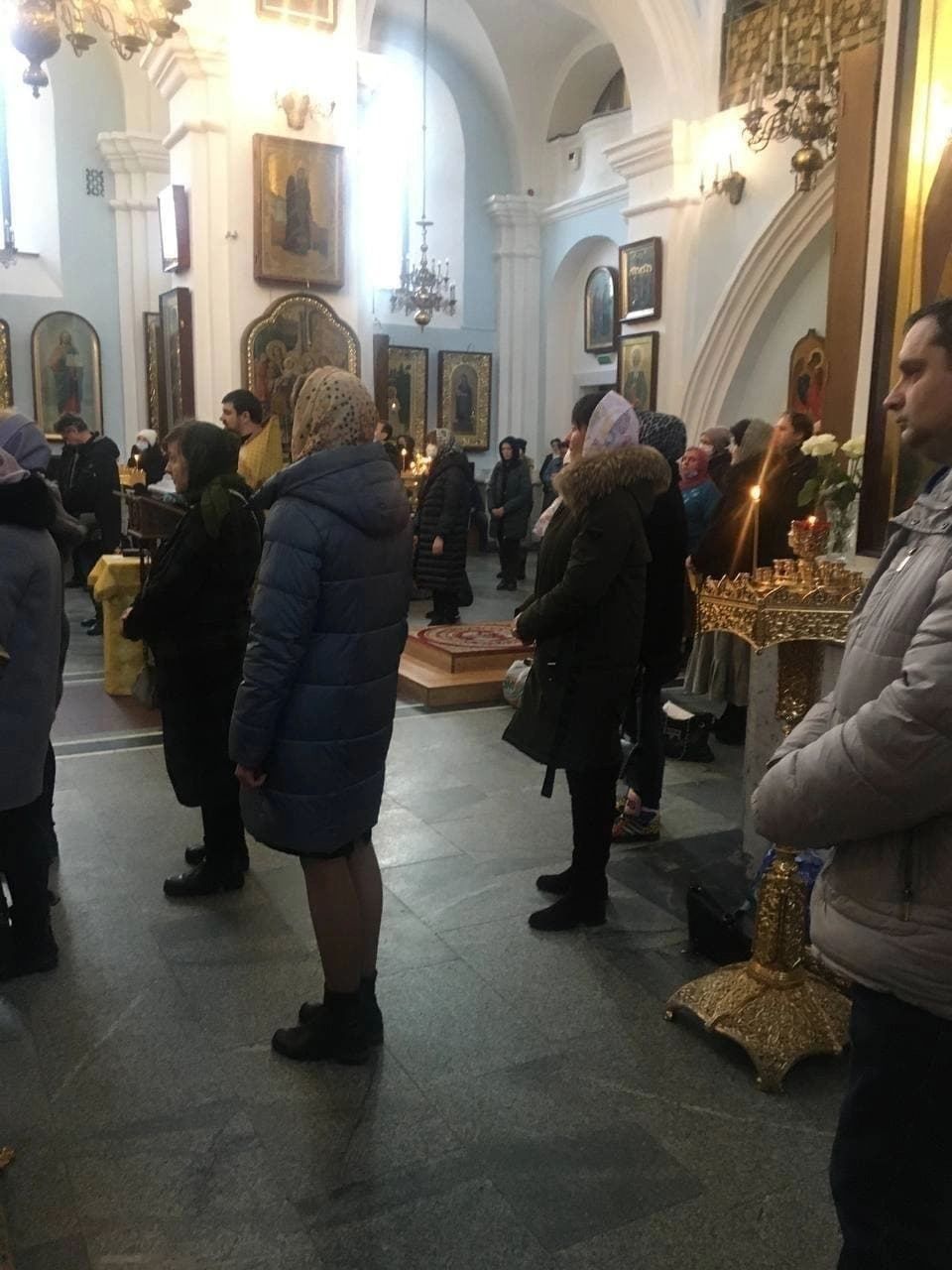 Mamelor soldaților belaruși au venit să se roage pentru pace, dar au fost ARESTATE, la Minsk! Orașul, survolat de elicoptere