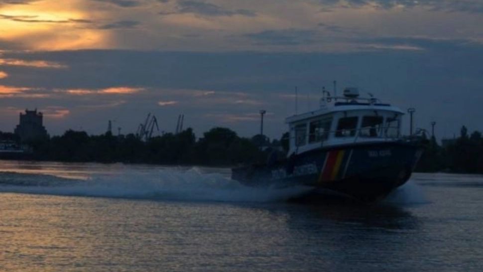 Alertă pe Dunăre. Navigaţia civilă pe braţul Chilia, interzisă. Locuitorii sfătuiți să stea noaptea acasă