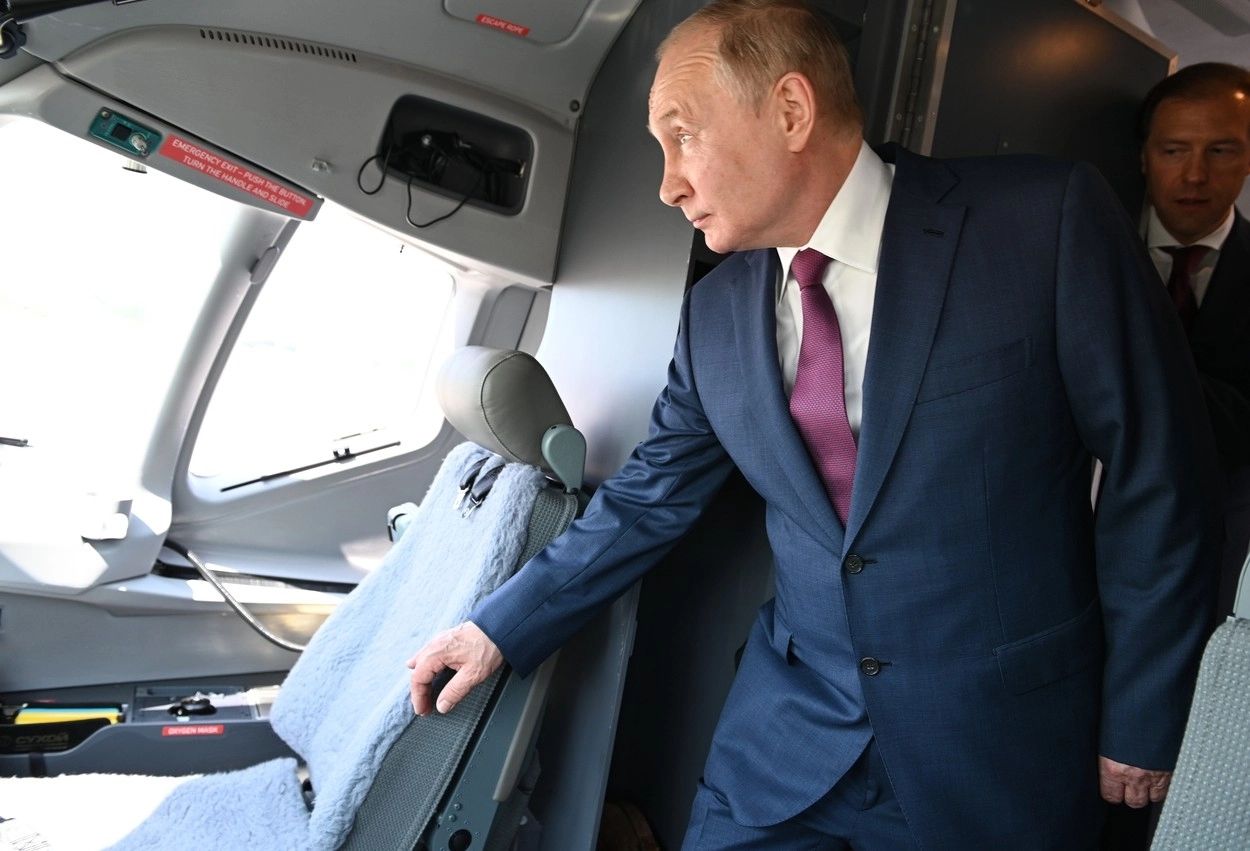Cine se află la bordul avionului rus care a fost trimis de la Moscova la Washington