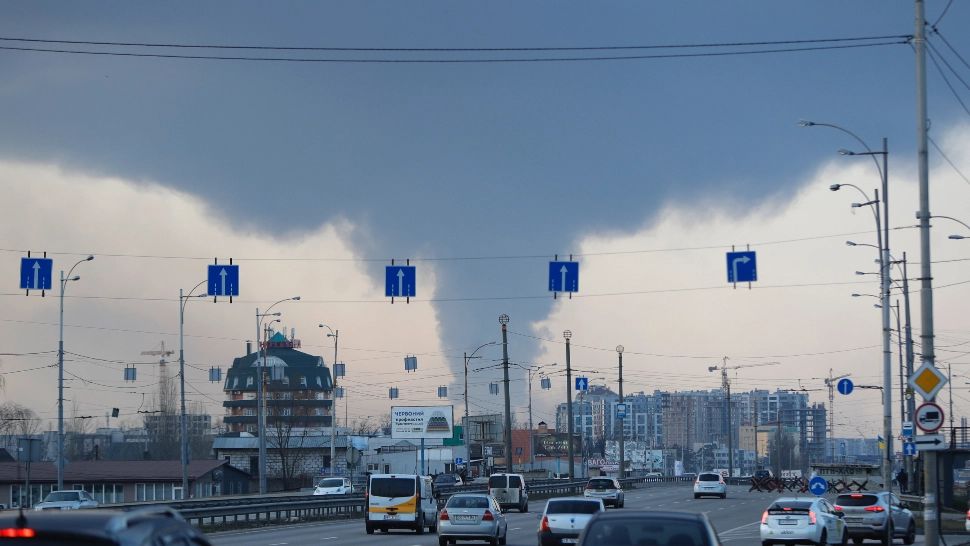 Explozii la Irpin, văzute din Kiev/ Foto: Profimedia