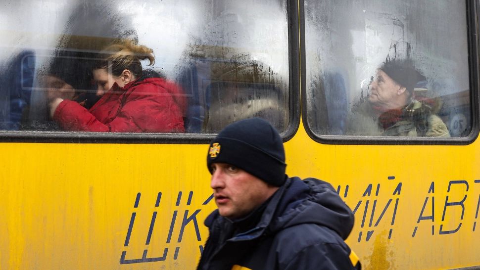 Ucrainenii fug cum pot din calea războiului. Foto/Profimedia  