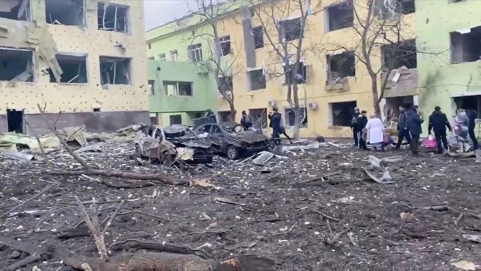 Pe lângă blocuri și case, rușii bombardează și spitalele. Foto/Profimedia
