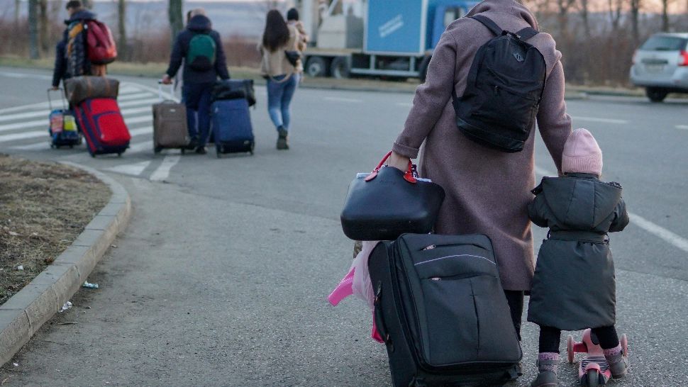 Ucrainenii trec cum pot granița cu România. Foto/Inquam