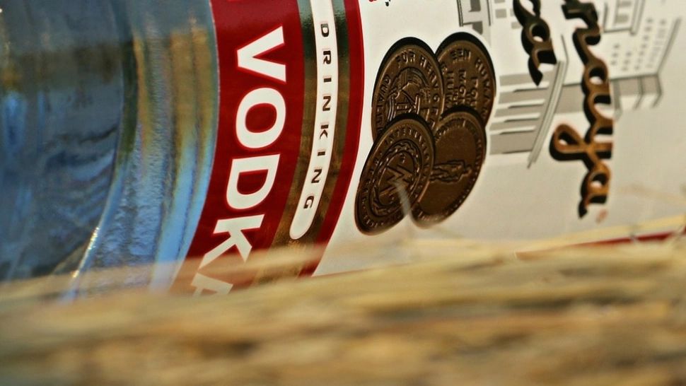 Vodca și alte produse rusești dispar din magazinele din Anglia - Șnițelul de pui Kiev, redenumit Kyiv