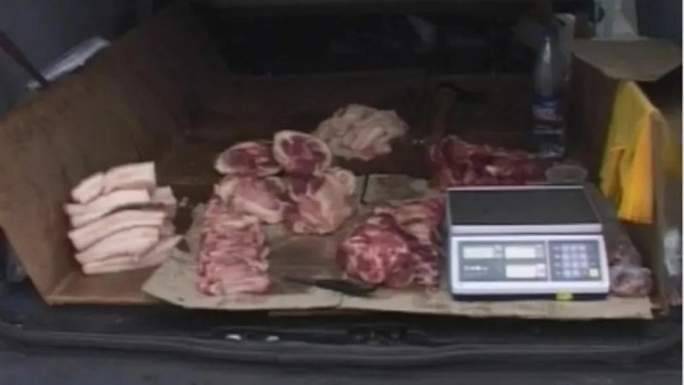 Avertisment de sezon, revine la vânzare carnea de CÂINE pe post de MIEL