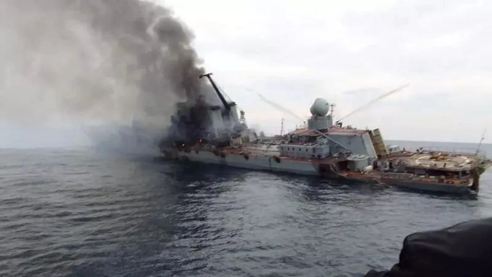 GALERIE FOTO Primele imagini cu nava-fanion a Marinei ruse, "Moscova", înainte de a se scufunda