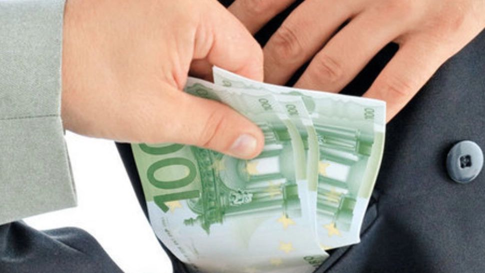 Om de afaceri, condamnat la închisoare pentru fraudă - Cei din Ministerul Agriculturii care l-au ajutat au scăpat