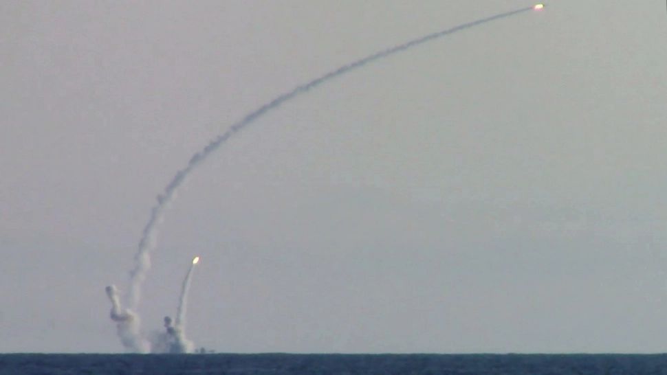 Rusia aruncă în luptă și rachetele Kalibr. Foto/Profimedia
