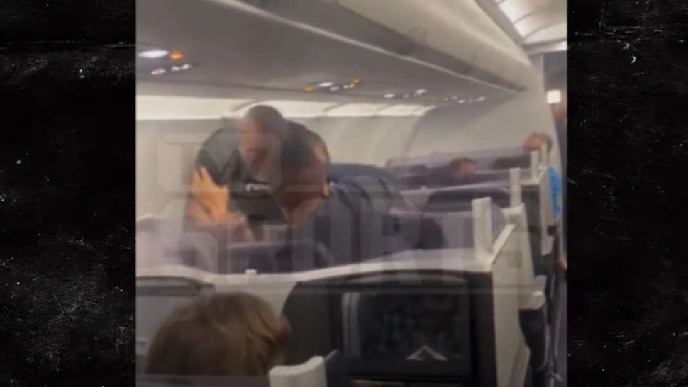 Momentul în care Tyson l-a bătut pe pasager. Foto/Captură video