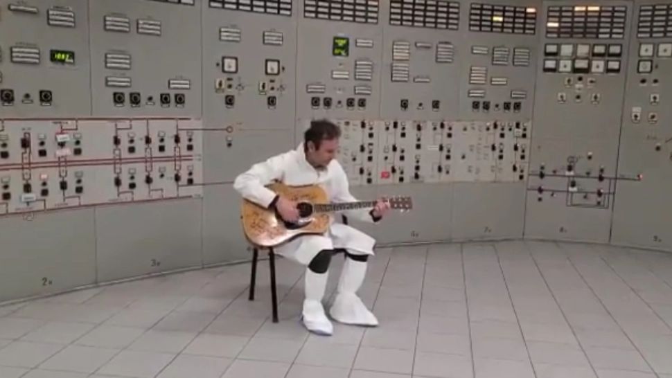 Cântăreț pop/ Captură video twitter