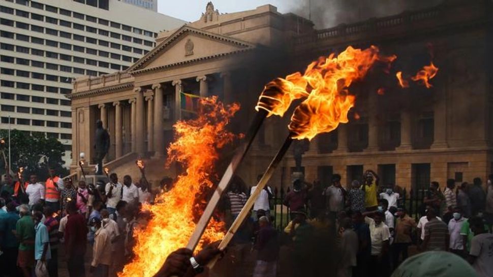 Sri Lanka, la un pas de ANARHIE după prăbușirea economiei! 5 morți și 200 răniți în violențe masive
