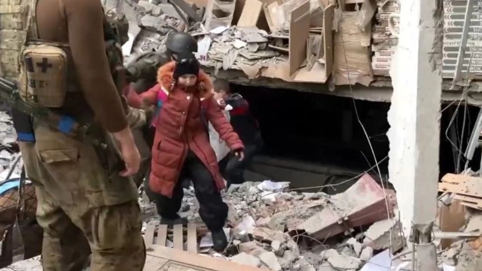 Soarta civililor din Mariupol, critică! Cei 200 rămași în Azovstal au șanse minime de evacuare