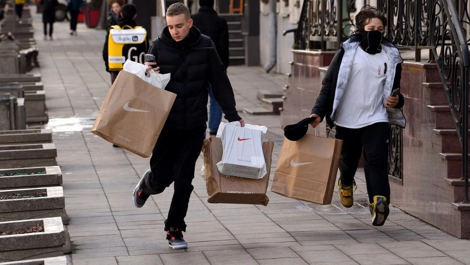 Cel mai mare producător de echipamente sportive părăsește Rusia. Foto/Profimedia