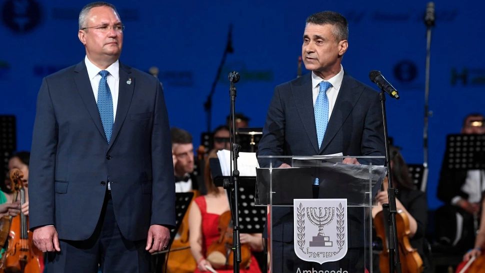 Premierul Ciucă și ambasadorul Saranga la recepția oficială. Foto/Profimedia