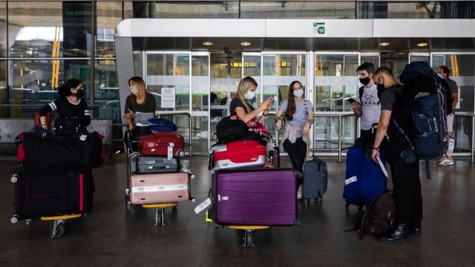 MASCA nu mai este obligatorie în călătoriile cu avionul în UE din 16 mai - Ce restricții rămân neschimbate