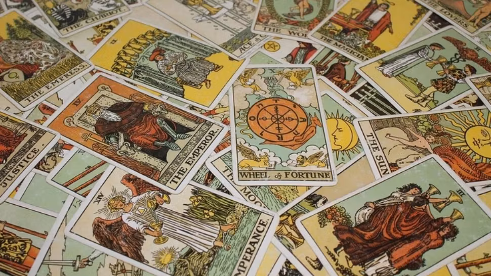 Ce spun cărțile de tarot despre luna mai. Zodia care se desprinde definitiv de trecutul dureros - începe o viață lipsită de griji 