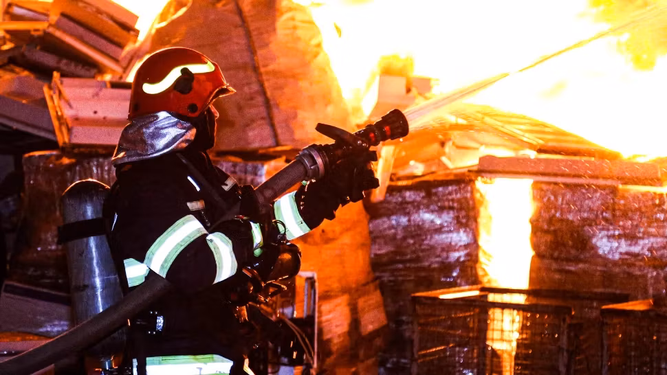Incendiu puternic la o casă