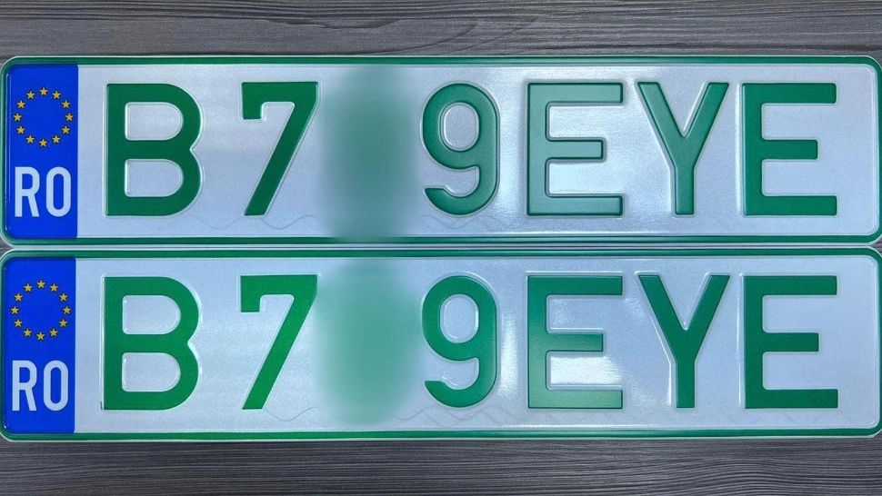 Eliberarea numerelor verzi pentru maşinile electrice a început 