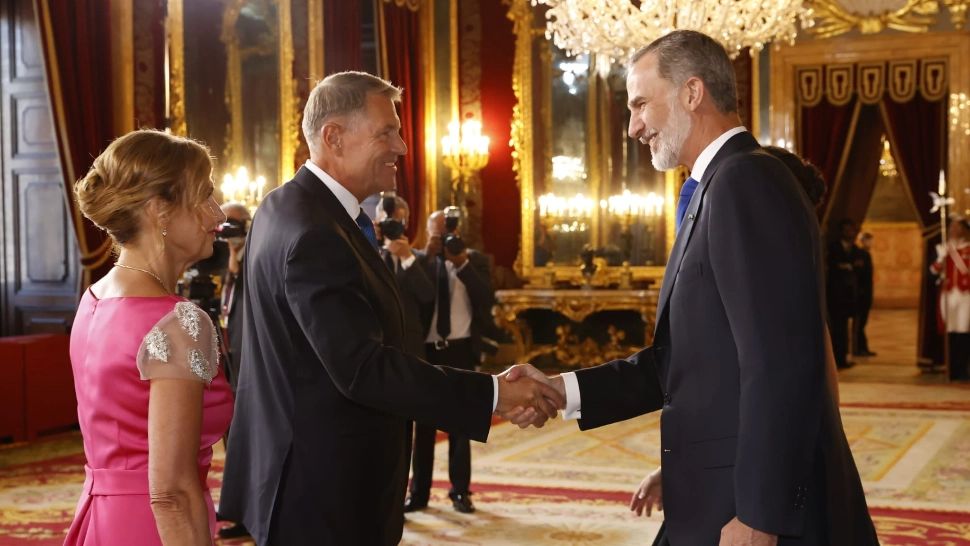 Carmen și Klaus Iohannis, la dineul de gală de la Palatul Regal din Madrid - Cum a fost îmbrăcată prima doamnă a României - FOTO