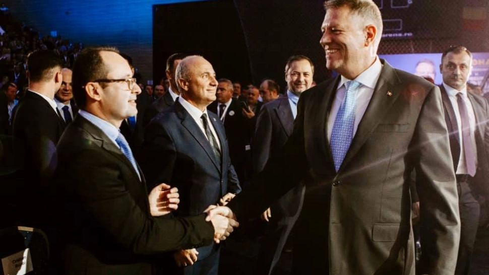 "ORACOLUL" a vorbit. Combinatorii IT rup tăcerea. Serviciile îi arată "Bușoiul" lui Iohannis - cine este, de fapt, omul președintelui 