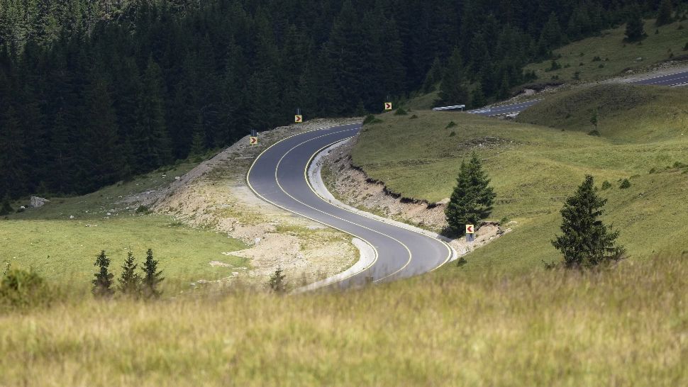 Circulația pe Transalpina s-a redeschis. Care sunt condițiile de trafic 