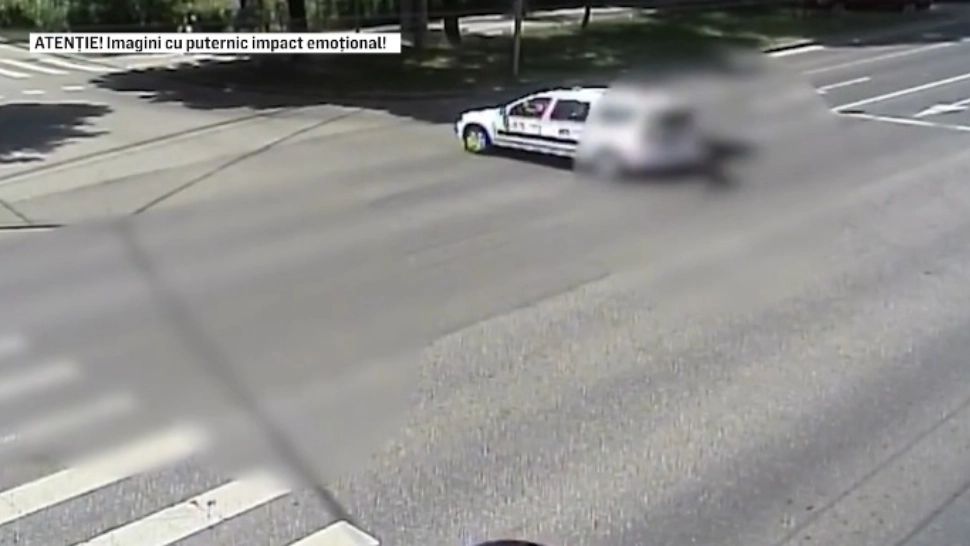Supraviețuire miraculoasă, după ce s-a lovit de o motocicletă