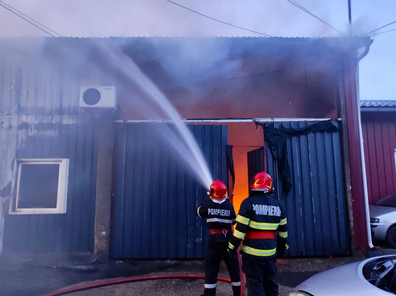INCENDIU la o fabrică de lemne
