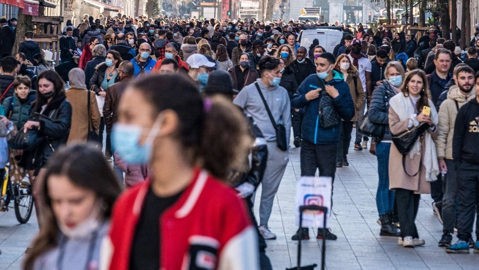 2 din 3 români nu au niciun ban pus de-o parte, iar jumătate n-au bani de la o lună pe alta - SONDAJ