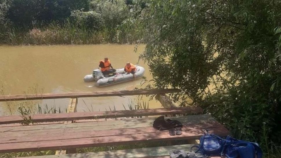 Copil de 15 ani, mort la scăldat. A vrut să se răcorească după ce a ieșit de la școală 