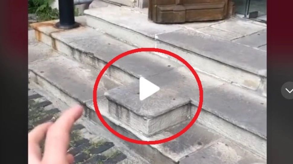 Treptele unei cladiri din Bucuresti