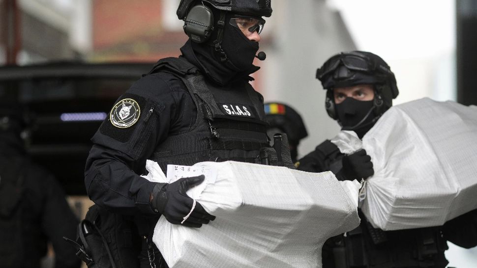 Primul laborator de extragere secundară a cocainei, descoperit de polițiștii din România