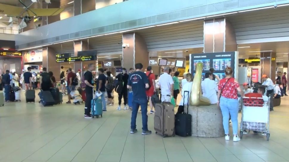 Continuă haosul de pe Aeroportul Otopeni. Foto/Profimedia