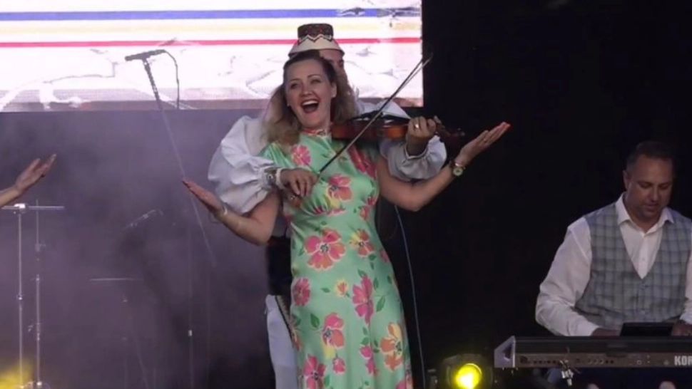 Elena Lasconi, show pe scenă. A jucat alături de un ceteraș celebru si a fost cuprinsă de emoție la recitalurile Mirabelei Dauer și Elenei Rimesi 