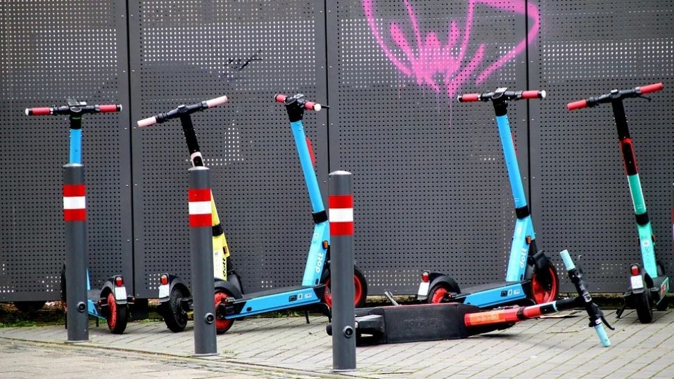 Noi reguli pentru circulația cu trotinetele electrice în București - AMENZILE ajung până la 1.200 de lei